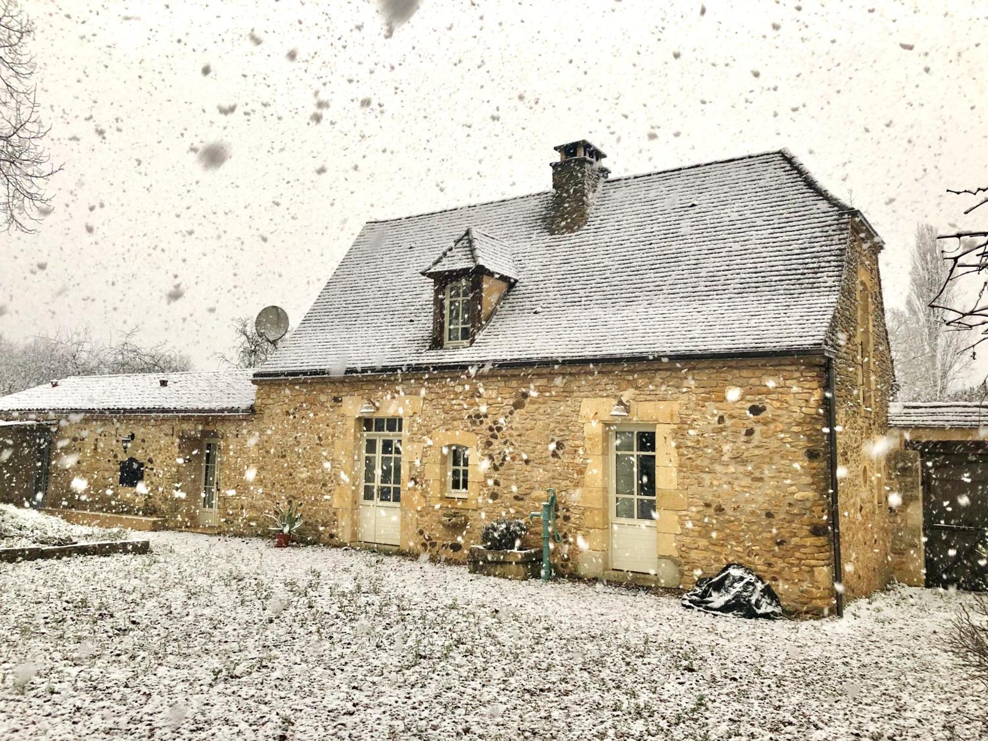 Vila Les Perroutis Saint-Alvère Exteriér fotografie